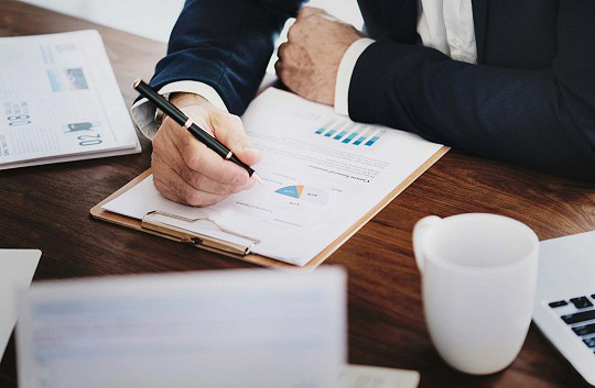 A business owner looks at their 401K plan